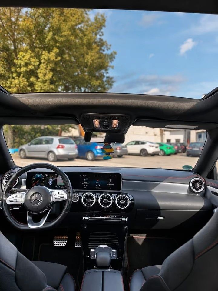 Mercedes Benz CLA 200